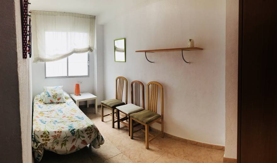 Comfortable single Room at Avenida Barcelona